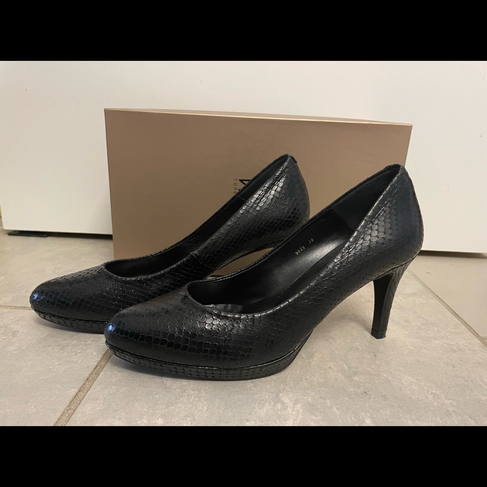Billi Bi black platform pumps
